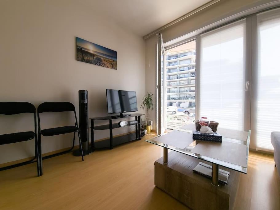 Cozy Studio With Pool Close To The Sea Oostende Buitenkant foto
